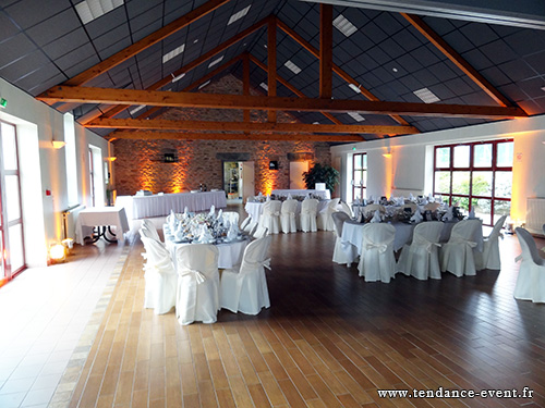 mise en lumi&egrave;re salle la Ferme du Four &agrave; Disgosville